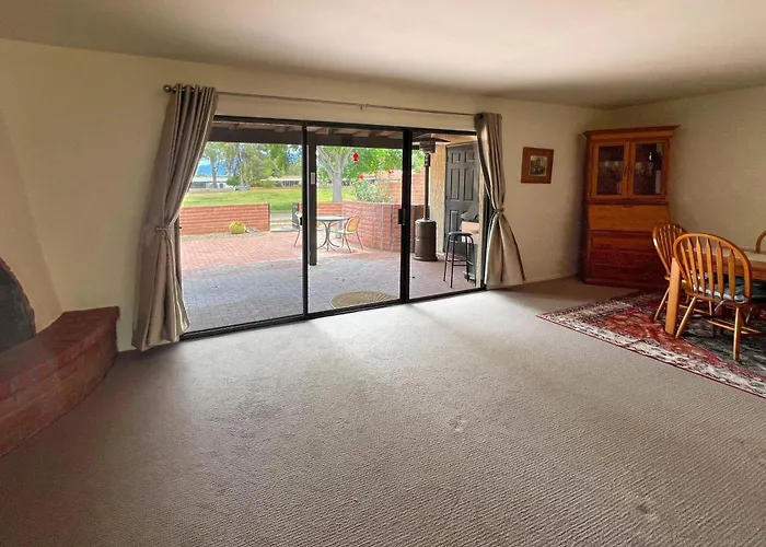 Mountain View! 55-plus Valley Townhome Holiday home
